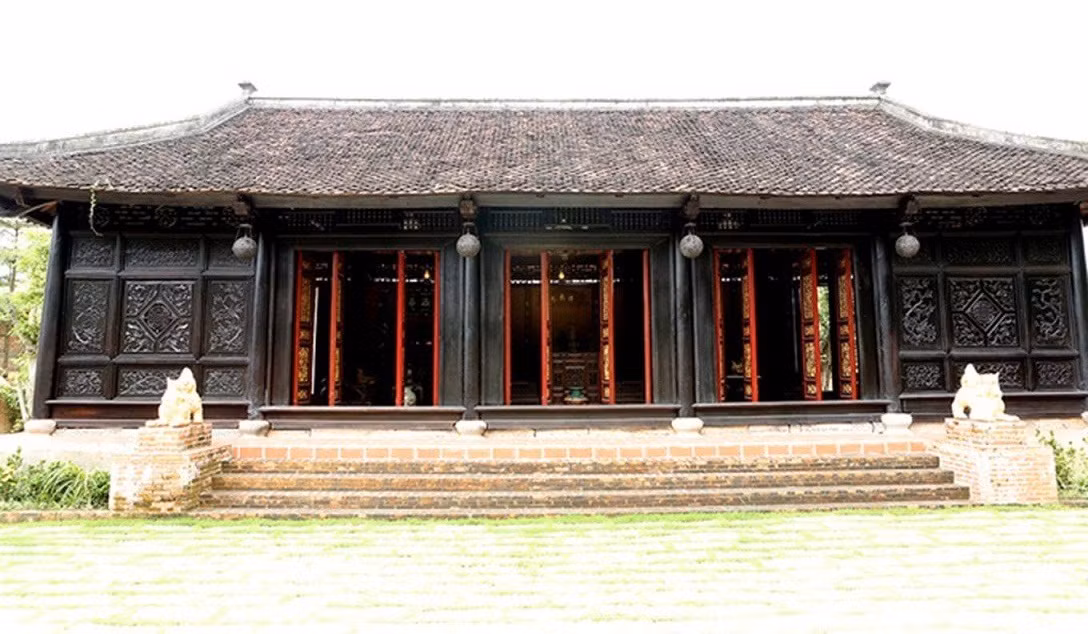 Ngôi nhà có tổng diện tích hơn 1.600m2, được anh xây dựng theo phong cách ngôi nhà cổ ở Nam Định có tuổi đời 100 năm. Ảnh: Vietnamnet