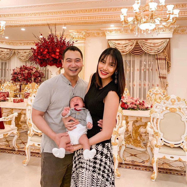 Lan Khuê là một trong những người đẹp có cuộc sống viên mãn nhất showbiz Việt. Sau khi kết hôn với đại gia John Tuấn Nguyễn, Lan Khuê được sống một căn biệt thự vô cùng xa hoa, lộng lẫy. Ảnh: FBNV