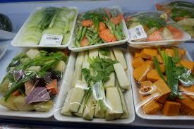 Đồ ăn giảm giá trong siêu thị thường được đặt ở vị trí thu hút khách hàng. Tuy nhiên, đa số các loại thực phẩm này đều gần hết hạn sử dụng, thậm chí có dấu hiệu hư hỏng.