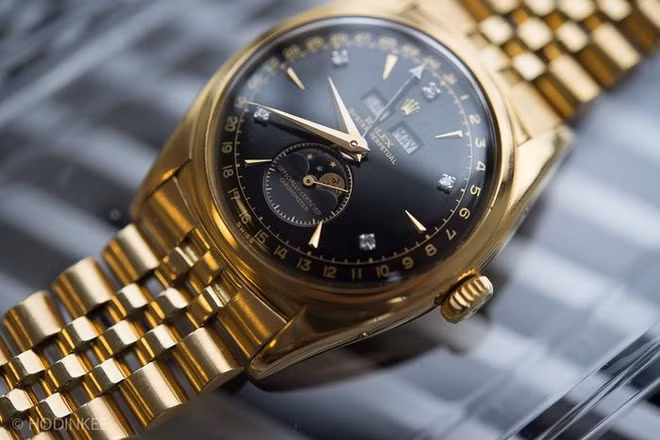 Trước đó, ngày 14/5/2017, tại buổi đấu giá đồng hồ Phillips Geneva Watch Auction (Thụy Sĩ), chiếc đồng hồ Rolex reference 6062 từng thuộc sở hữu của vua Bảo Đại đã chính thức trở thành chiếc Rolex đắt nhất trong lịch sử đấu giá thời điểm ấy khi về tay chủ mới với giá 5,06 triệu USD. Ảnh: Forbes