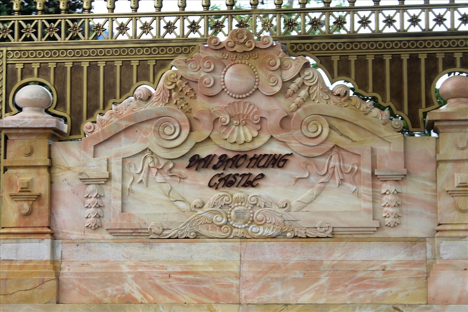 Lâu đài có tên "Đại Bảo Hưng" và được gia chủ đầu tư xây dựng với kinh phí lên tới hàng trăm tỷ đồng. Ảnh: Lao động