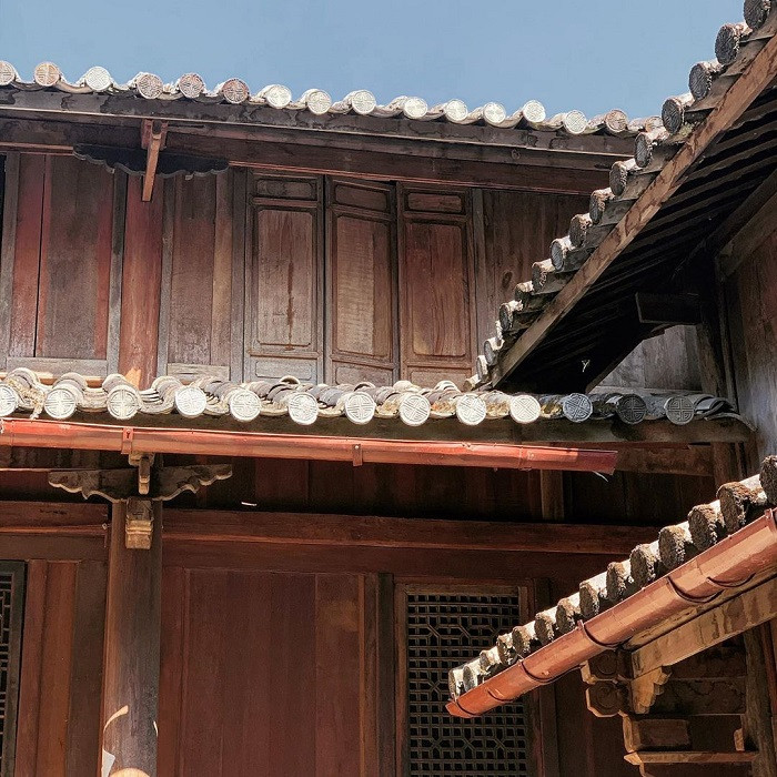 Toàn bộ quá trình thực hiện dinh thự đều được làm bằng sức người, không bất kỳ sự hỗ trợ của phương tiện máy móc nào và phải mất tới 5 năm xây dựng. Ảnh: thachday