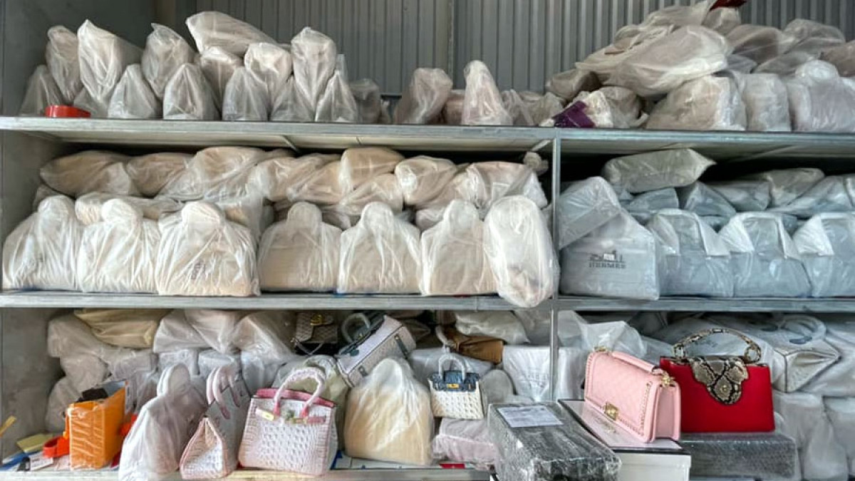 Kho hang gia nhan hieu Hermes lon nhat mien Bac vua bi triet pha