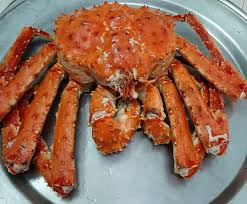 Cũng như cua Tasmania Úc, đây là loại cua lớn. Cua trưởng thành mai đạt đến 17 cm. Trung bình một con cua hoàng đế nặng khoảng từ 2kg - 4kg. Ảnh: Tiki.