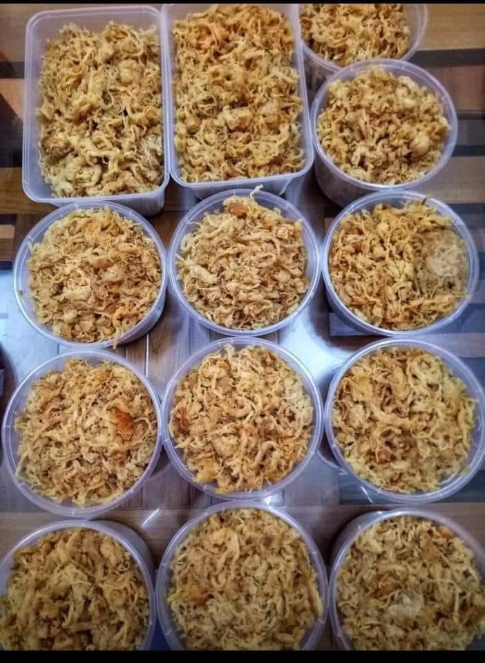 Theo người bán, nguyên liệu làm ruốc mỡ được kết hợp hài hòa giữa nạc và mỡ phần, tạo nên thành phẩm là món ruốc mỡ rất thơm ngon, mềm, ngậy. Ảnh: Facebook.