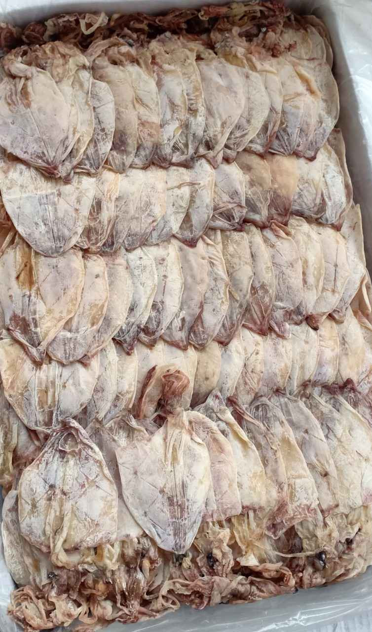 Người bán đều khẳng định đây là đặc sản biển quê nhà, sản phẩm gia đình tự đánh bắt, ăn ngọt thơm, hàng lấy tận ghe nên giá siêu đãi.