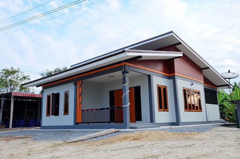 Nhà mái lệch lợp tôn chống nóng có chi phí xây dựng không quá cao. Với các mẫu thiết kế có diện tích từ 50-80 mét vuông (2 phòng ngủ, 1 phòng khách, 1 phòng bếp, 1 phòng vệ sinh) có chi phí xây dựng trung bình từ 500 triệu.