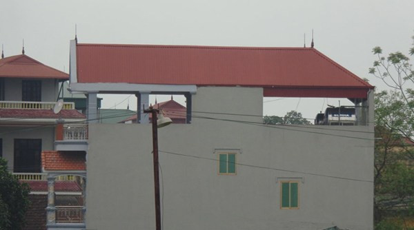 Nhà cao tầng sử dụng tôn chống nóng sân thượng. Nguồn ảnh: Tamlopolympic.