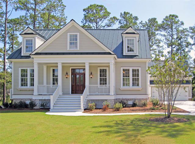 Nhà cấp 4 có gác xép sử dụng tôn chống nóng sóng lớn mang phong cách châu Âu có chi phí xây dựng từ khoảng 300 - 400 triệu đồng.