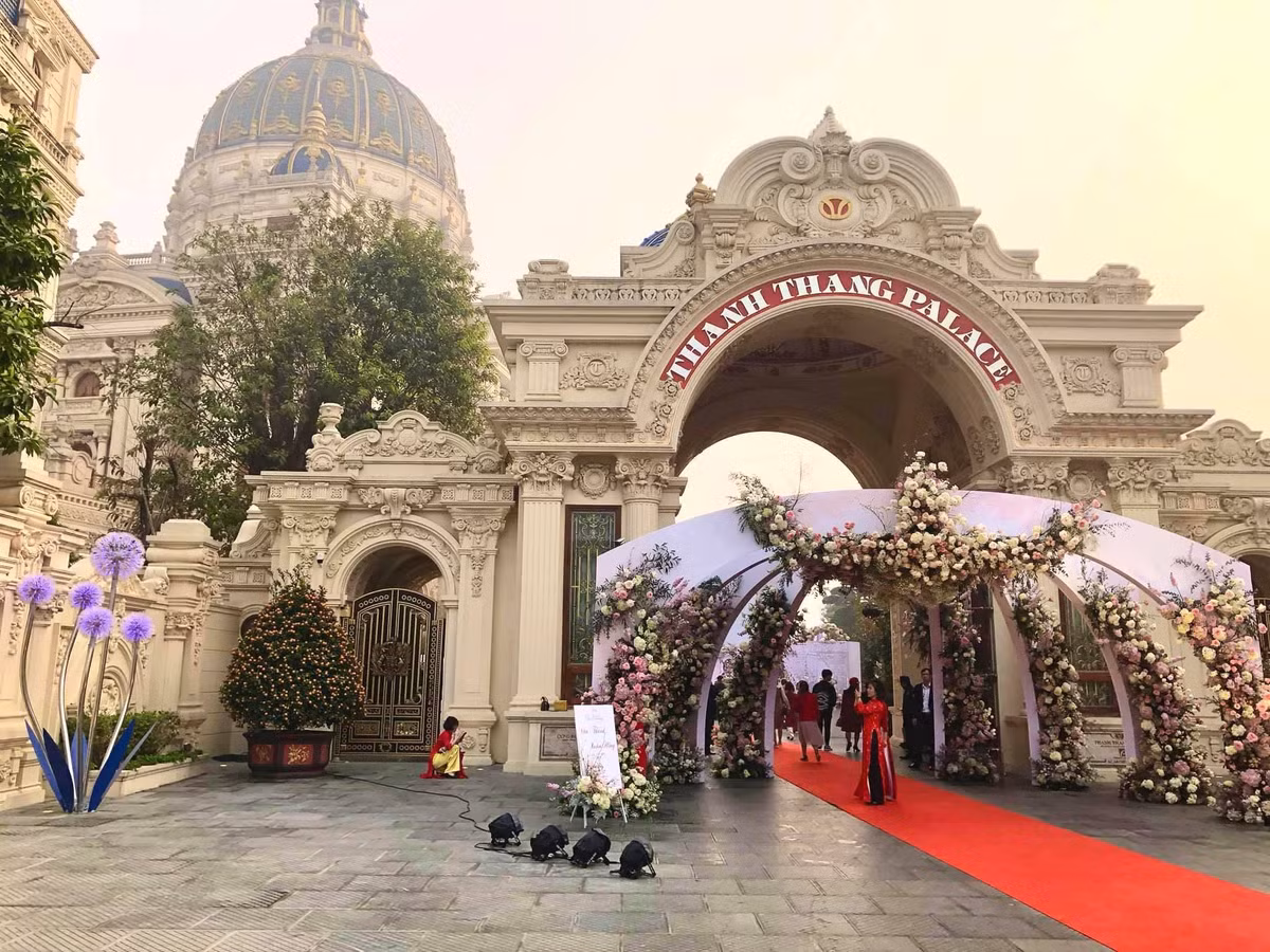 Những hình ảnh về đám cưới hoành tráng được tổ chức tại tòa lâu đài Thành Thắng ở Ninh Bình gây xôn xao cộng đồng mạng hồi đầu năm nay. Ảnh: Facebook