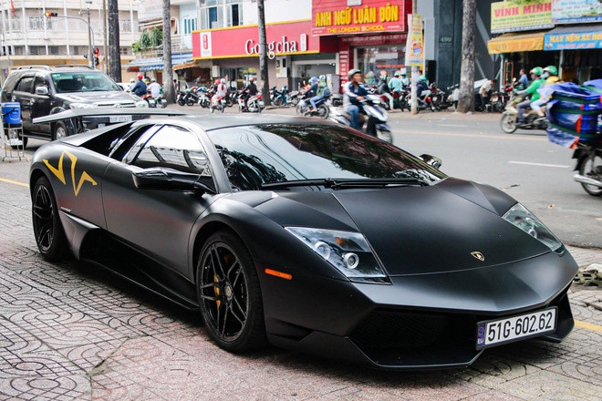 Trong đó, Lamborghini Murcielago LP670-4 SV được coi là siêu xe đánh dấu tên tuổi của đại gia Minh Nhựa trong top dân chơi siêu xe của Việt Nam. Chiếc xe cập bến Việt Nam vào năm 2010 với giá đồn đoán lên tới 1,3 triệu USD. Ảnh: Internet