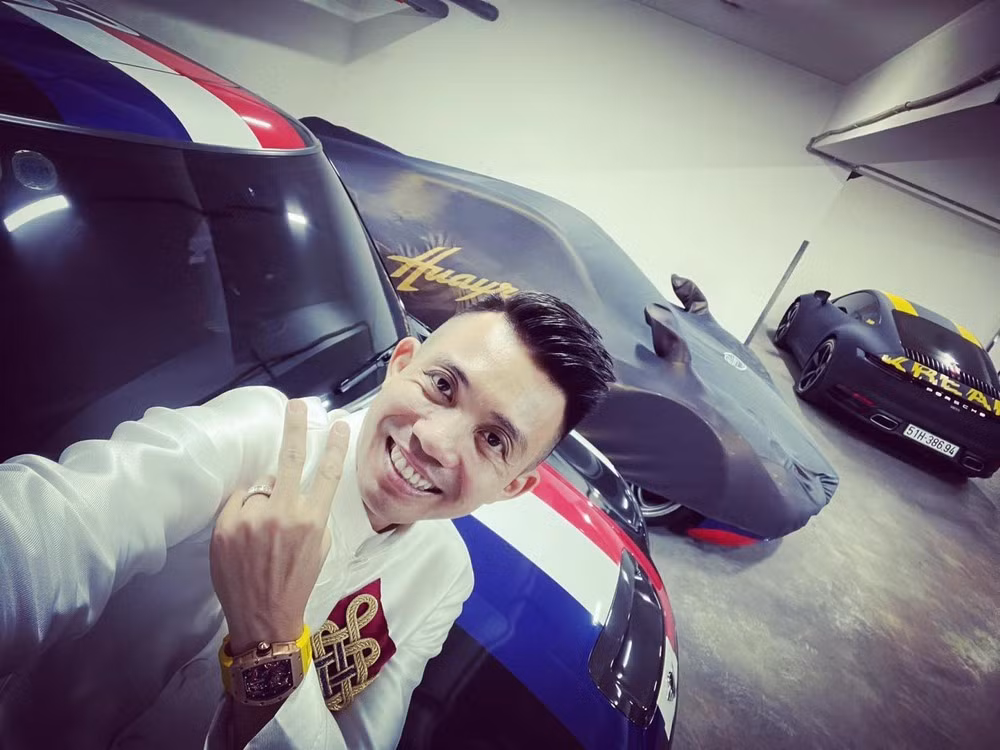 Ngoài công ty Nhựa Long Thành, đại gia Minh Nhựa còn nổi tiếng với bộ sưu tập siêu xe "khủng" đến từ các thương hiệu nổi tiếng như Lamborghini, Bentley, Ferrari, Rolls-Royce, McLaren. Ảnh: FBNV