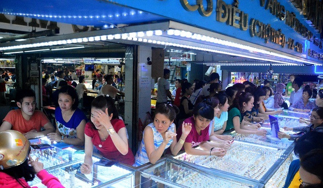 Họ chọn nữ trang là các loại vàng thấp tuổi. Ảnh: Zing.