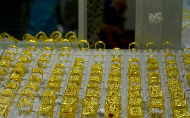 Nhẫn thần tài chiếm số lượng khá lớn tại "chợ vàng bình dân" này. Ảnh: Zing.