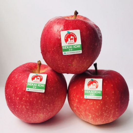 Những trái táo đỏ Sekaiichi Nhật Bản với giá 600.000 đồng/kg cũng được không ít khách hàng lựa chọn để bày mâm ngũ quả chưng Tết. Ảnh: vinfruits