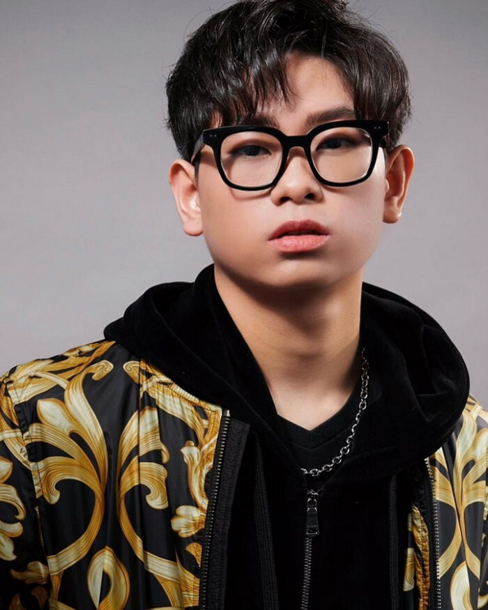 Có không ít ý kiến trái chiều trên mạng xã hội chỉ trích chuyện rich kid Gia Kỳ khoe mẽ, lấy tiền của bố mẹ tiêu xài hoang phí. Thế nhưng, Gia Kỳ cũng khẳng định mình là rich kid tự thân thay vì là rich kid ăn bám tiền ba mẹ. Ảnh: Saostar.