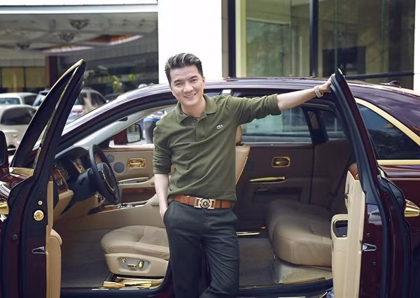 Không chỉ vậy, nam ca sĩ còn sở hữu dàn siêu xe độc nhất vô nhị ngót nghét hàng chục tỷ đồng. Ảnh: Vietnamnet