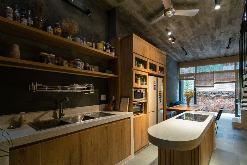 Nội thất phòng bếp thiết kế chi tiết trau chuốt, tỉ mỉ.