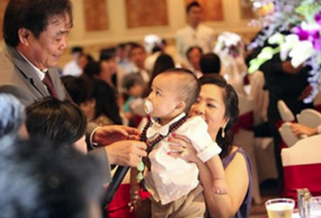 Thay mặt con, vợ chồng đại gia Dũng “lò vôi” lập Hội đồng Giám sát để quản lý tài sản trong suốt thời gian cậu bé còn nhỏ. Theo đó, đến năm 18 tuổi, cậu bé có thể tiếp quản toàn bộ khối tài sản này. Ảnh: Phunuvagiadinh