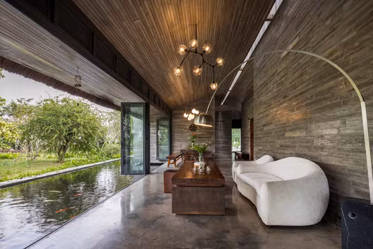 Nhờ đó mà mọi góc trong nhà đều đủ ánh sáng và thông thoáng.