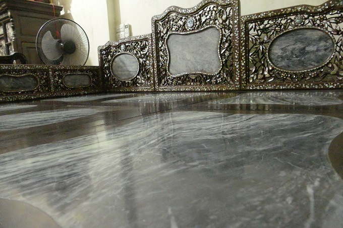 Từng có một số người chi ra vài tỷ để sở hữu chiếc giường độc đáo nhưng ông bà Thực không bán. Ảnh: Vietnamnet