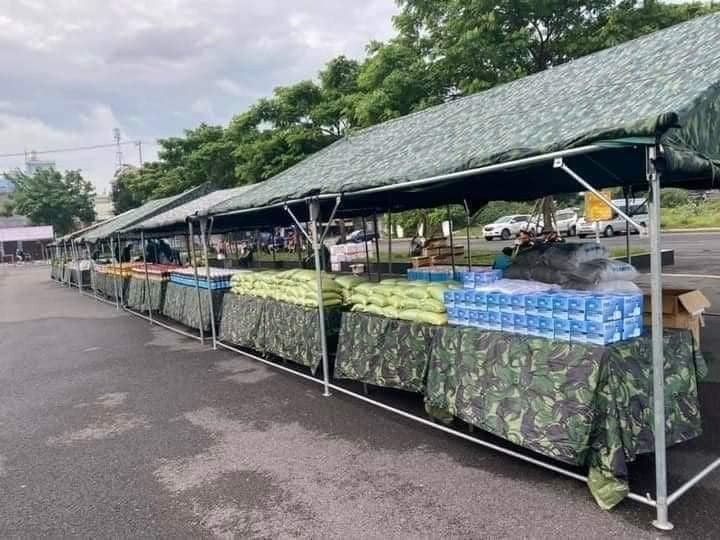 Tại đây người dân có thể mua được các loại rau củ với giá 0 đồng đầy ý nghĩa. Ảnh: Facebook