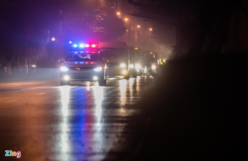 Cùng lúc này, các đoàn xe đại biểu cũng di chuyển về đường Hùng Vương. Ảnh: Hải Nam.