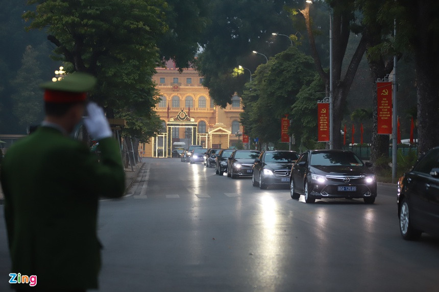 Các đại biểu còn lại di chuyển về Trung tâm Hội nghị Quốc gia Mỹ Đình. Tại phiên trù bị sáng nay, đại hội sẽ thông qua quy chế làm việc, chương trình làm việc, quy chế bầu cử Đại hội XIII và báo cáo thẩm tra tư cách đại biểu.