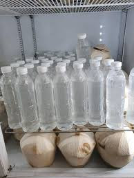 Tuy nhiên, nước dừa là một loại nước uống trực tiếp nên người tiêu dùng nên cẩn trọng lựa chọn địa chỉ uy tín, chất lượng để tránh mua phải nước dừa bị pha tạp và kém chất lượng. Nguồn ảnh: Facebook