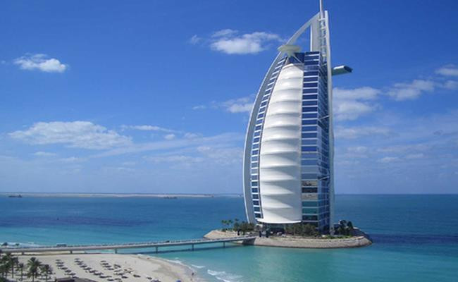 Giữ kỷ lục thế giới về khách sạn xa hoa nhất, khách sạn Burj Al Arab ở Dubai là khách sạn 7 sao duy nhất trên thế giới.
