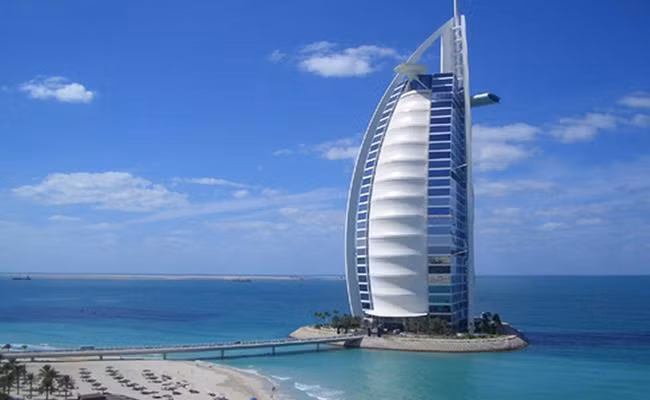 Giữ kỷ lục thế giới về khách sạn xa hoa nhất, khách sạn Burj Al Arab ở Dubai là khách sạn 7 sao duy nhất trên thế giới.