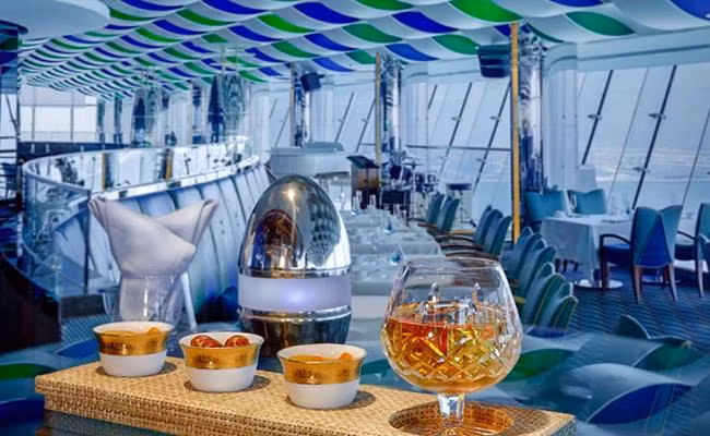 Quán bar Skyview thực sự là điểm ăn chơi ở Dubai thể hiện đẳng cấp của giới con nhà giàu.