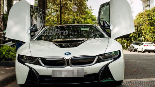 Một chiếc xe trị giá gần 10 tỷ nằm trong bộ sưu tập siêu xe của Phương Thúy.