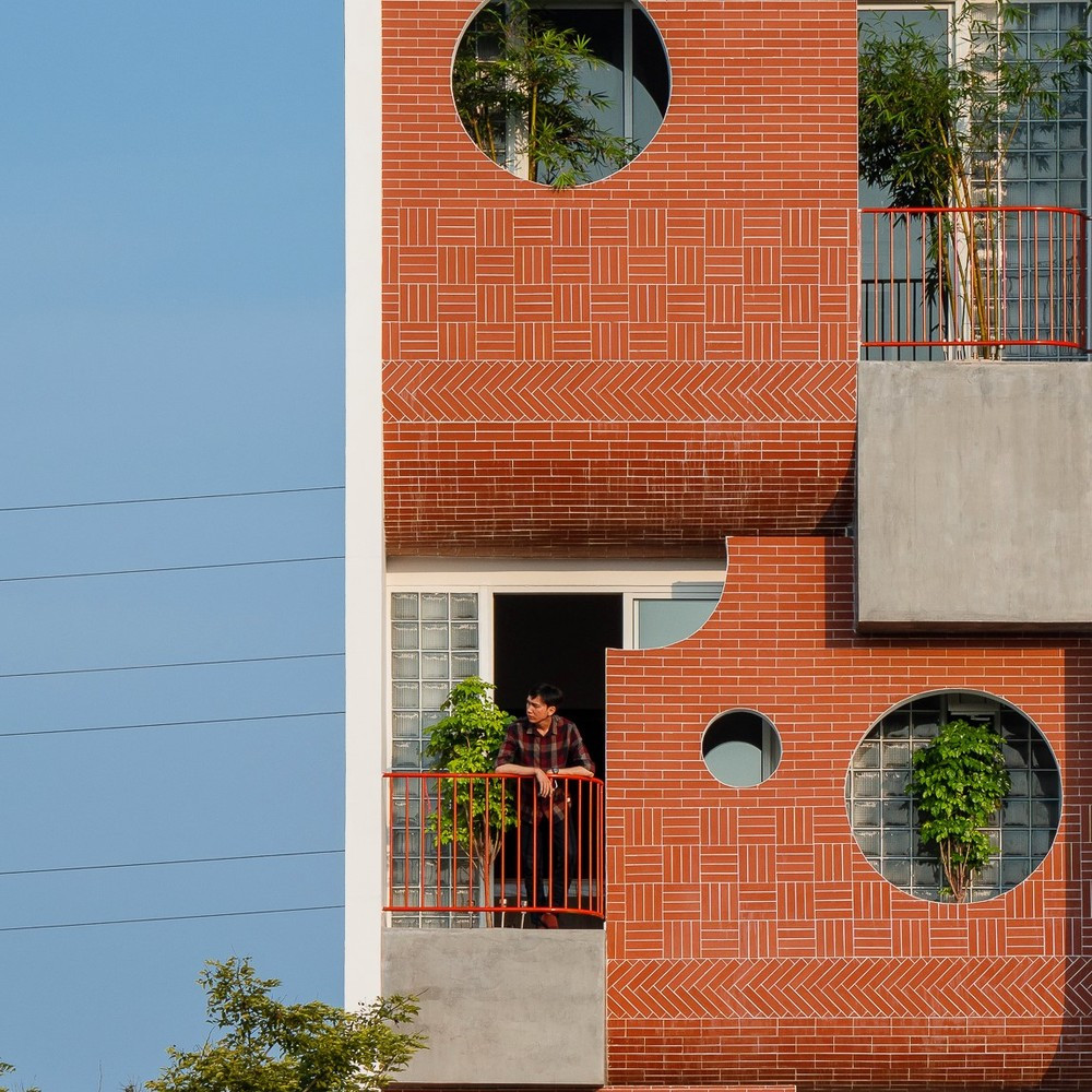 Mặt tiền bằng gạch nung ấn tượng, nhà Đà Nẵng lên báo Mỹ Mat tien bang gach nung an tuong, nha Da Nang len bao My