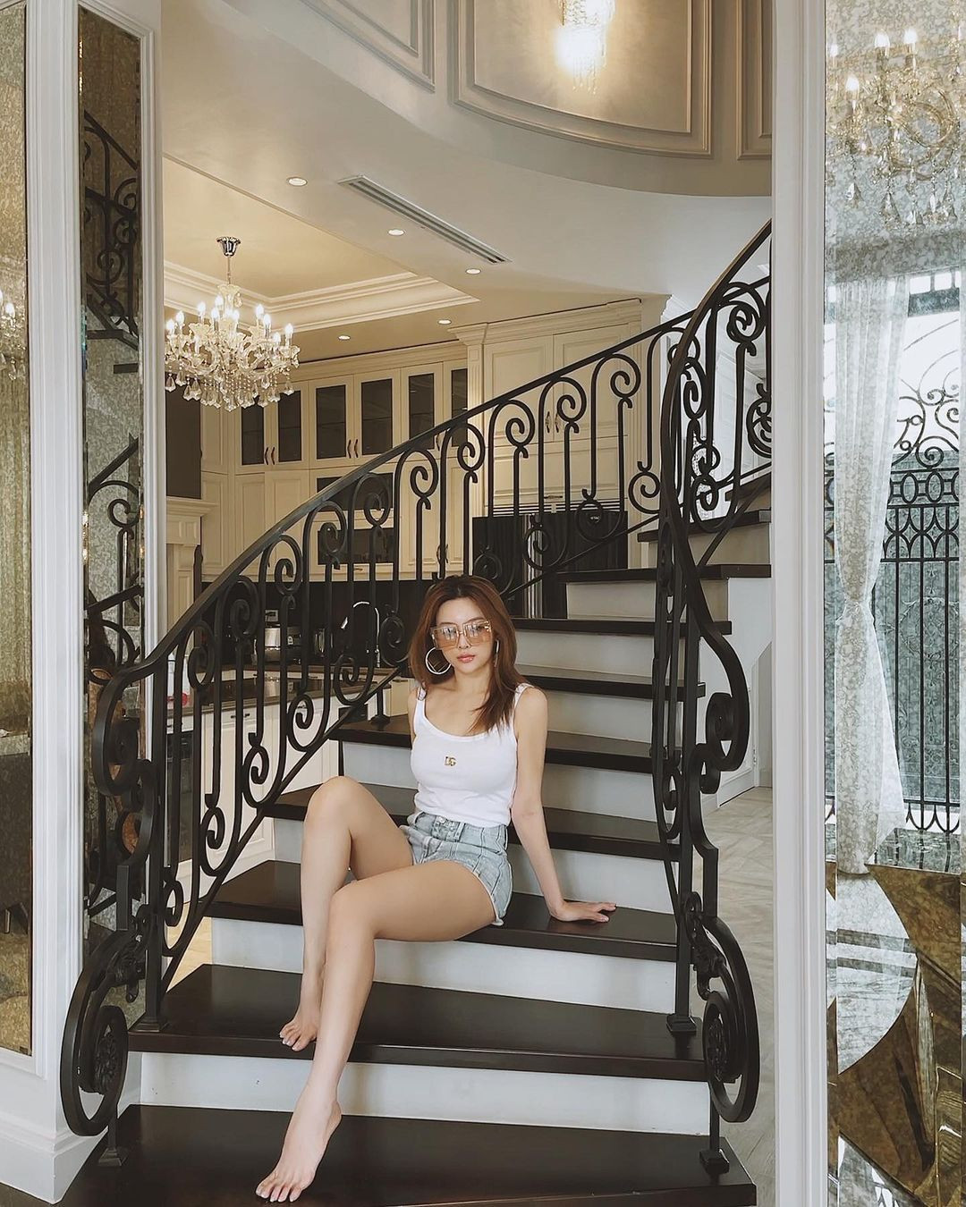 Chỉ thông qua một góc "sống ảo", khán giả cũng đủ trầm trồ trước độ xa hoa của căn biệt thự của Huyền Baby.