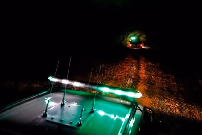 Ông Craig Coppen, giám đốc hãng an ninh Caine Security ở Tzaneen, cho biết công ty của ông chuyển từ chuyên chống săn bắn tê giác sang chuyên chống trộm bơ 4 năm trước. Ảnh: WSJ.