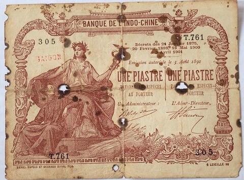 Ngoài tiền cổ, tiền xu, ông Hiệp còn sưu tầm cả những đồng tiền giấy. Ảnh: Congan.