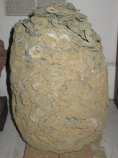 Nhiều cá nhân, tổ chức hỏi mua lại bộ sưu tập tiền cổ nhưng ông Hiệp không bán dù có giá trả giá cao đến đâu. Ảnh: Dân Việt