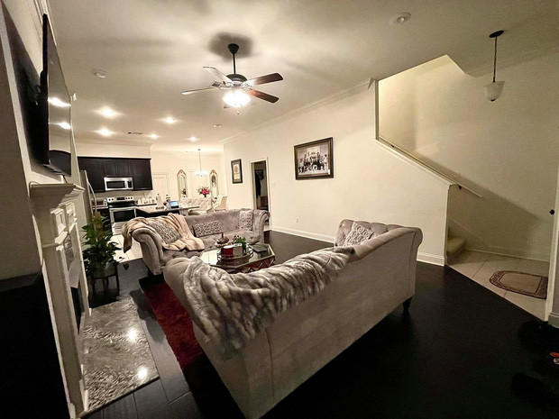 Sàn ốp gỗ hiện đại.