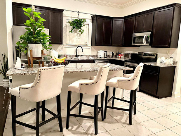 Nội thất nhà bếp thiết kế thông minh để tiết kiệm diện tích.