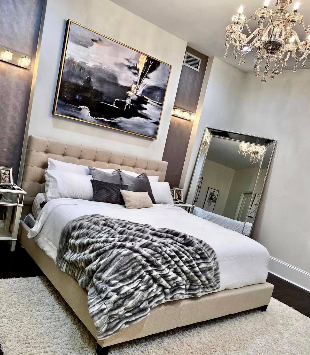 Phòng ngủ được bài trí tinh tế.