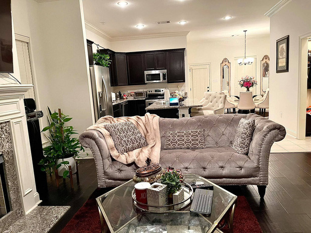 Không gian từ phòng khách đến bếp đều ấm cúng, tiện nghi.