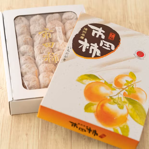 Ở Việt Nam, một hộp hồng treo gió 15 quả có giá lên tới khoảng 1 triệu đồng.