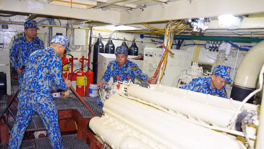 Nhung chuyen chua ke ve Trung doan tau ngam dau tien cua Viet Nam