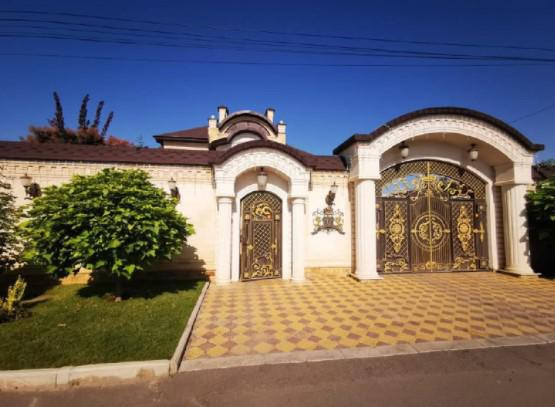 Trước đó, Ủy ban Điều tra Nga công bố video về biệt thự sang trọng của đại tá Alexei Safonov ở vùng Stavropol, miền Nam nước Nga sau khi ông này bị bắt.