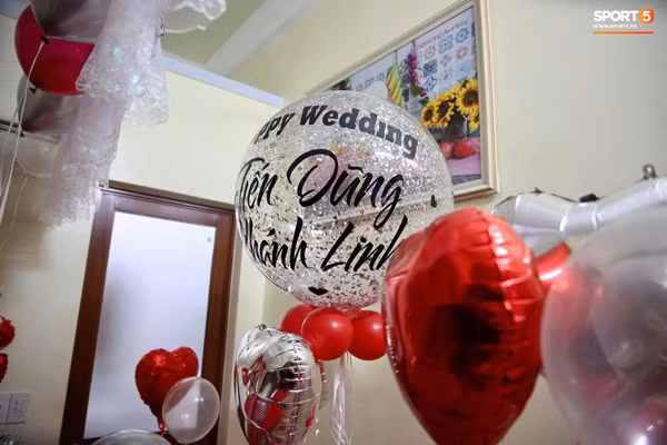 Tại tư gia ở Hà Tĩnh, chú rể Bùi Tiến Dũng đã chuẩn bị căn phòng tân hôn xinh xắn chờ đón cô dâu Khánh Linh. Ảnh: Sports.