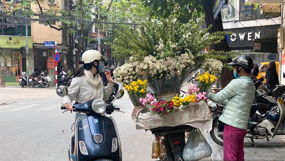 Mỗi bó hoa baby gạo có giá dao động từ 50.000 - 100.000 đồng, tùy số lượng. Ảnh: Lao động.