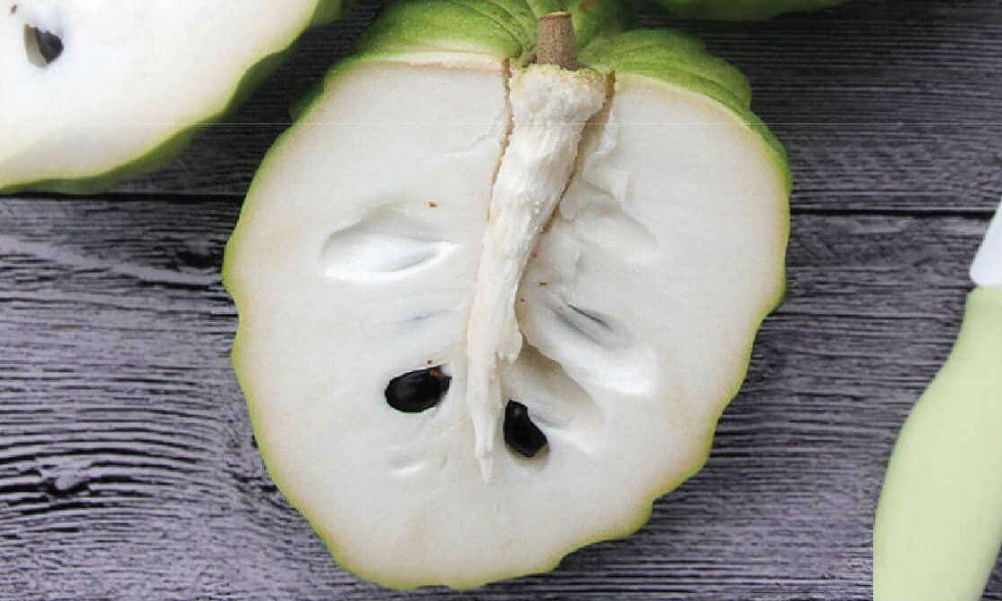 Tại một số cửa hàng hoa quả nhập khẩu, na dai Đài Loan có giá dao động từ 300.000 - 450.000 đồng/kg, đắt gấp 7 - 8 lần so với na Việt. Ảnh: Vinfruits