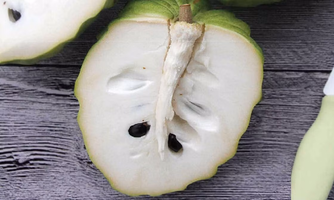 Tại một số cửa hàng hoa quả nhập khẩu, na dai Đài Loan có giá dao động từ 300.000 - 450.000 đồng/kg, đắt gấp 7 - 8 lần so với na Việt. Ảnh: Vinfruits