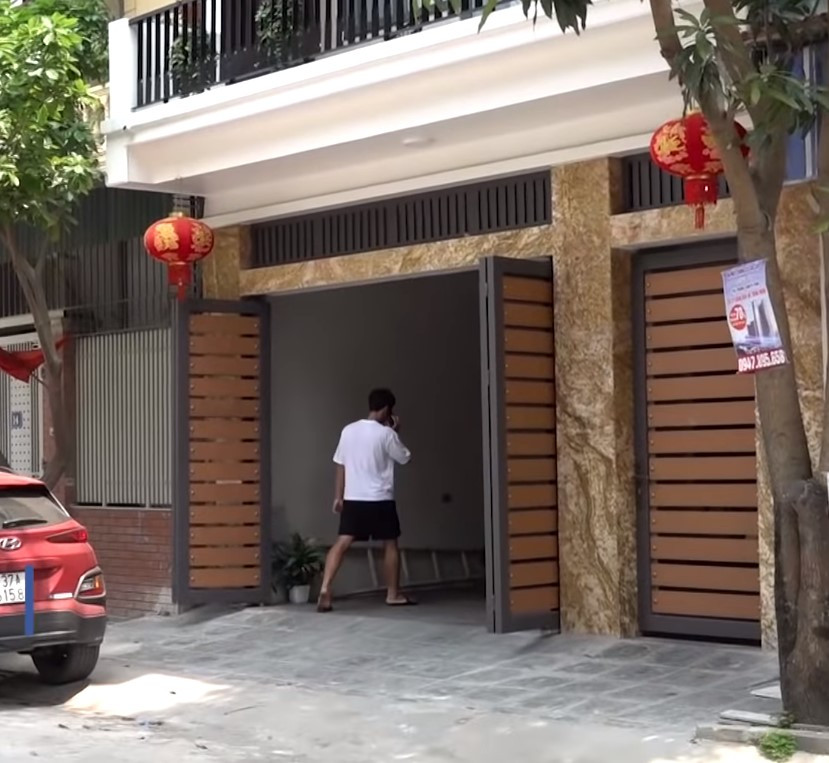 Trong vai trò đội trưởng đội tuyển Việt Nam, Quế Ngọc Hải luôn chơi một cách trọn vẹn cả về thời lượng lẫn chất lượng. Trung vệ sinh năm 1993 vừa hoàn thành ngôi nhà mới tại TP Vinh (Nghệ An) cách đây không lâu. Ảnh: Teb Trần TV